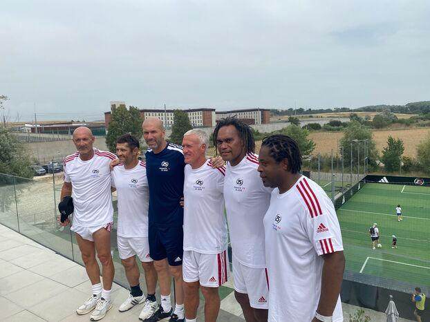 开云APP-法国世界杯首冠25周年庆祝：齐达内做东和德尚重聚